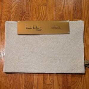 Nicole Miller set of 6 Gold and Cream Placemats